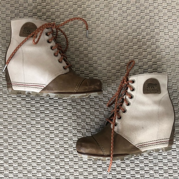 Sorel Shoes - Sorel lace up wedge boots cream/tan/rust size 8.5